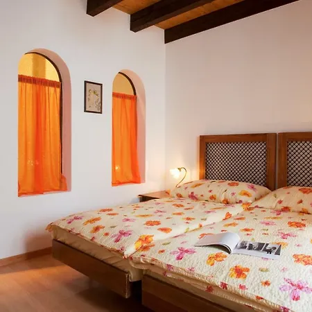 Bed & Breakfast Charming And Osteria La Crisalide 3*